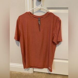 Vuori men short sleeve Strato Tech Tee size M